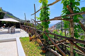 Villa in Lemon Grove With Sea Views & Sea Breeze