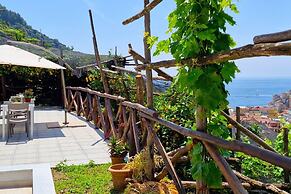 Villa in Lemon Grove With Sea Views & Sea Breeze