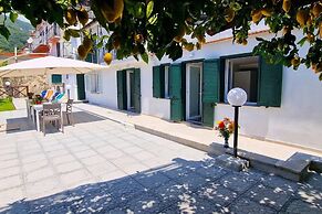 Villa in Lemon Grove With Sea Views & Sea Breeze