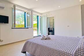 Villa in Lemon Grove With Sea Views & Sea Breeze