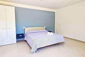 Villa in Lemon Grove With Sea Views & Sea Breeze