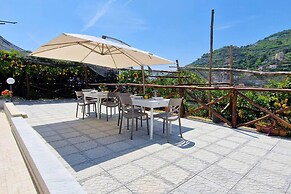 Villa in Lemon Grove With Sea Views & Sea Breeze