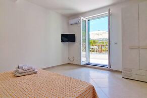 Villa in Lemon Grove With Sea Views & Sea Breeze