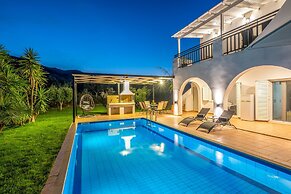 Kournas-sleeps8-parking-garden-pool-petfriendly