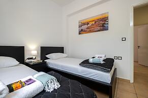 Kournas-sleeps8-parking-garden-pool-petfriendly