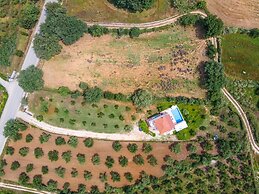 Kournas-sleeps8-parking-garden-pool-petfriendly