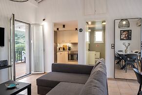 Kournas-sleeps8-parking-garden-pool-petfriendly