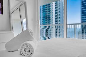 The Club at Brickell Bay