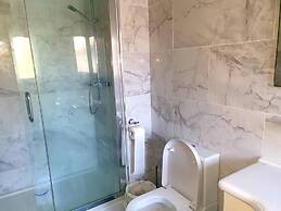 Lovely 4-bed , 3 Bath Villa in Bolton, Manchester