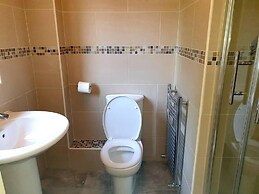 Lovely 4-bed , 3 Bath Villa in Bolton, Manchester