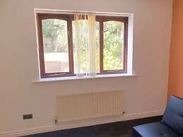 Lovely 4-bed , 3 Bath Villa in Bolton, Manchester