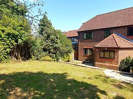 Lovely 4-bed , 3 Bath Villa in Bolton, Manchester