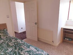 Lovely 4-bed , 3 Bath Villa in Bolton, Manchester