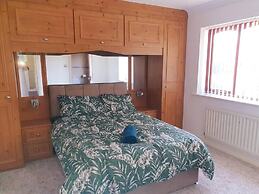 Lovely 4-bed , 3 Bath Villa in Bolton, Manchester