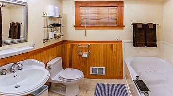 A Cowslip's Belle Inn