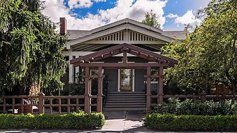 A Cowslip's Belle Inn