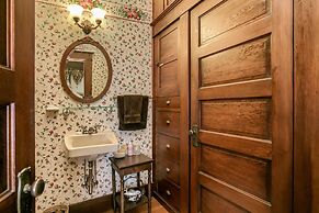 A Cowslip's Belle Inn