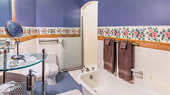 A Cowslip's Belle Inn