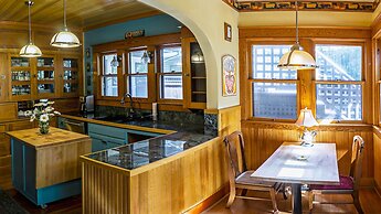 A Cowslip's Belle Inn