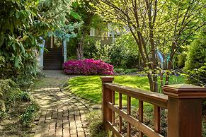 A Cowslip's Belle Inn