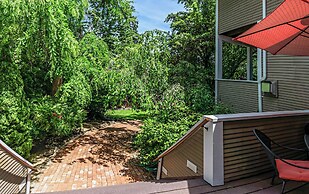 A Cowslip's Belle Inn