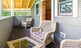 A Cowslip's Belle Inn