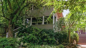 A Cowslip's Belle Inn