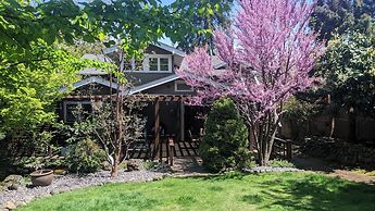 A Cowslip's Belle Inn