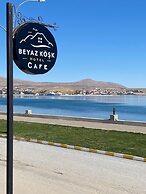 Beyaz Köşk Hotel & Cafe