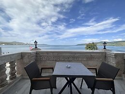 Beyaz Köşk Hotel & Cafe