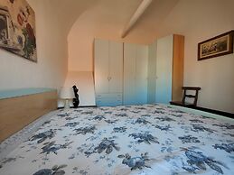 Via Medaglie D oro 73 - Albenga