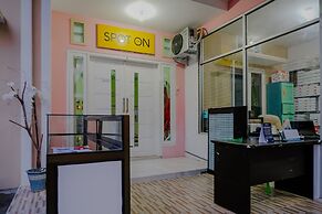 OYO 2417 Melati Residence