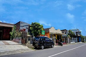 OYO 92359 Kost Maluku 36 Family Residence