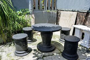 OYO 92359 Kost Maluku 36 Family Residence