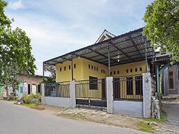 OYO Life 91869 Insan Mulia Kost Syariah