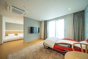 Chestertons GyeongJu