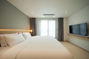 Chestertons GyeongJu