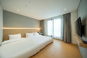 Chestertons GyeongJu