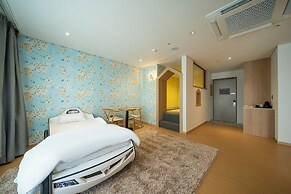 Chestertons GyeongJu