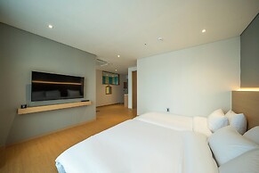 Chestertons GyeongJu