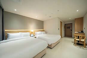 Chestertons GyeongJu