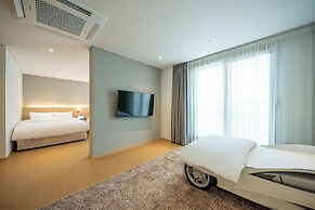 Chestertons GyeongJu