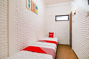 Super OYO 90828 Ara Guest House