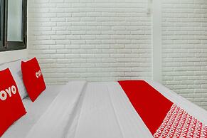 Super OYO 90828 Ara Guest House