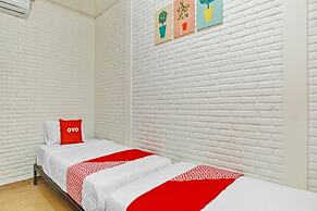 Super OYO 90828 Ara Guest House