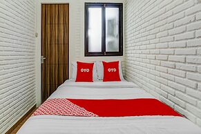 Super OYO 90828 Ara Guest House