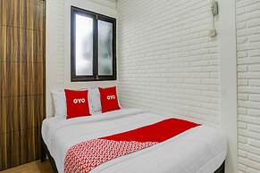 Super OYO 90828 Ara Guest House