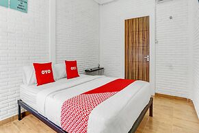 Super OYO 90828 Ara Guest House