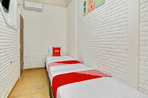 Super OYO 90828 Ara Guest House