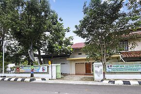 OYO 2199 Mandiri Guest House Syariah